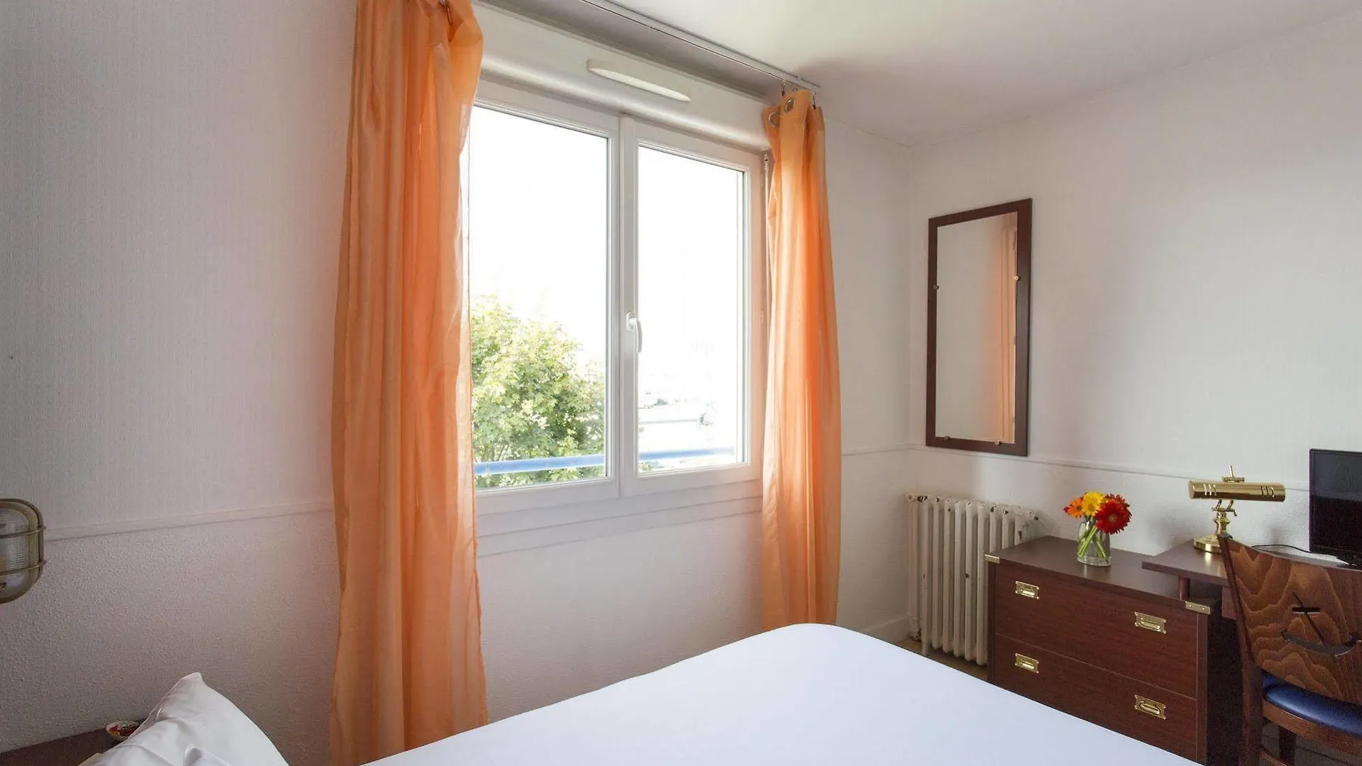 Hôtel Les Gens De Mer Lorient by Popinns Hotel