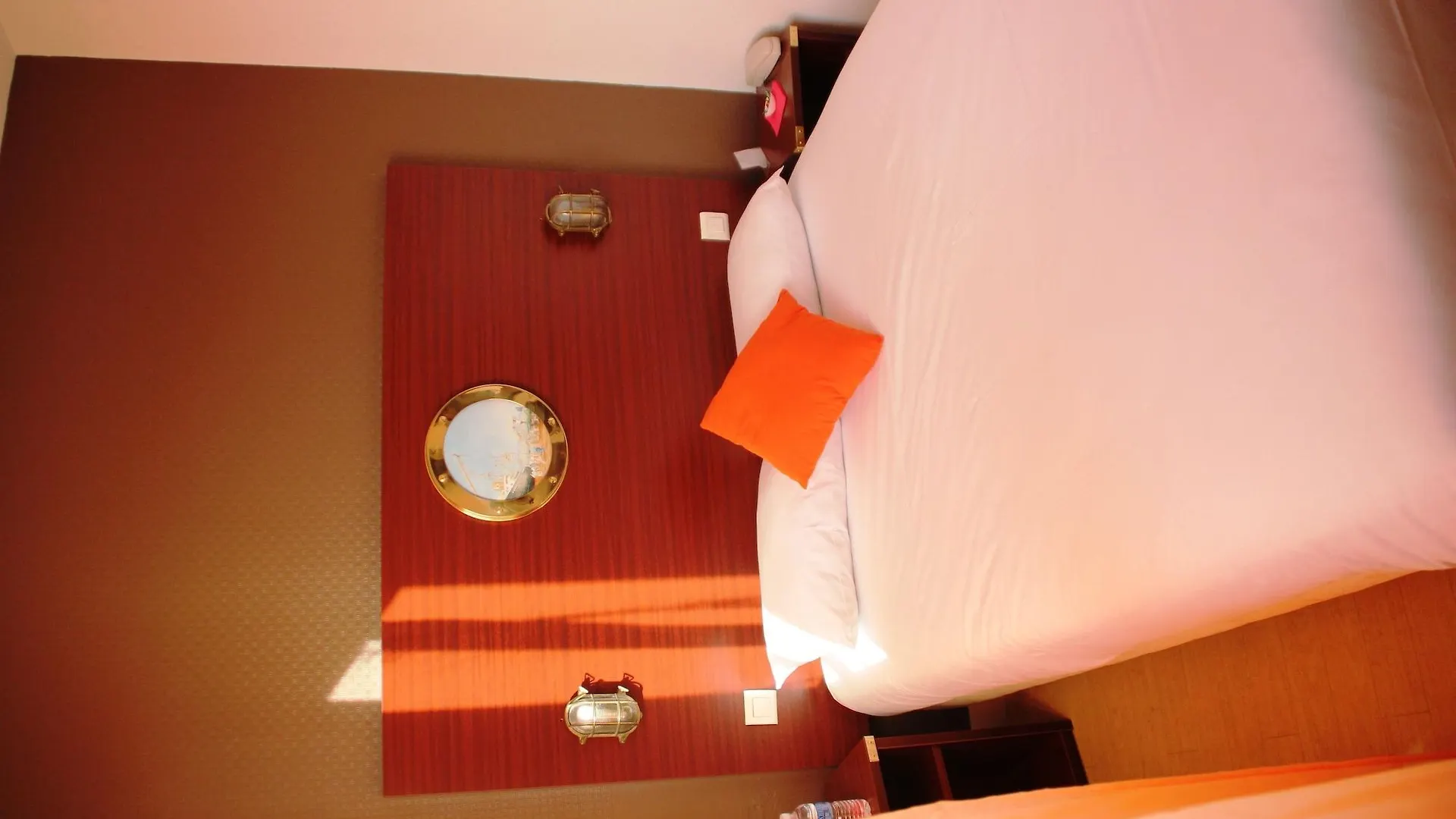 Hotel Les Gens De Mer Lorient By Popinns 2*,